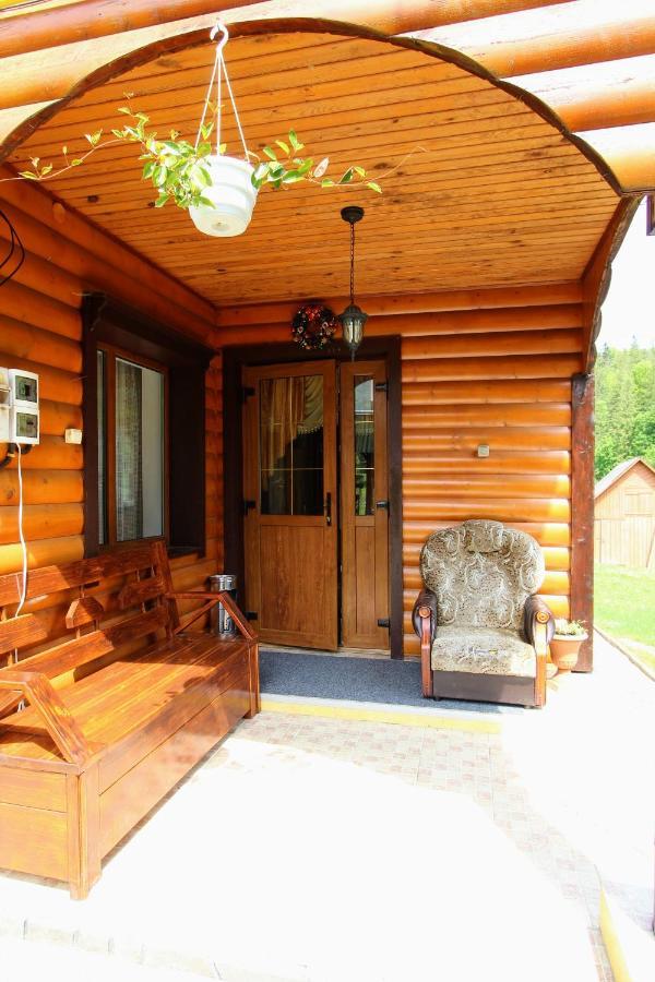 Cottage "Kliverent" ヤレムチャ エクステリア 写真